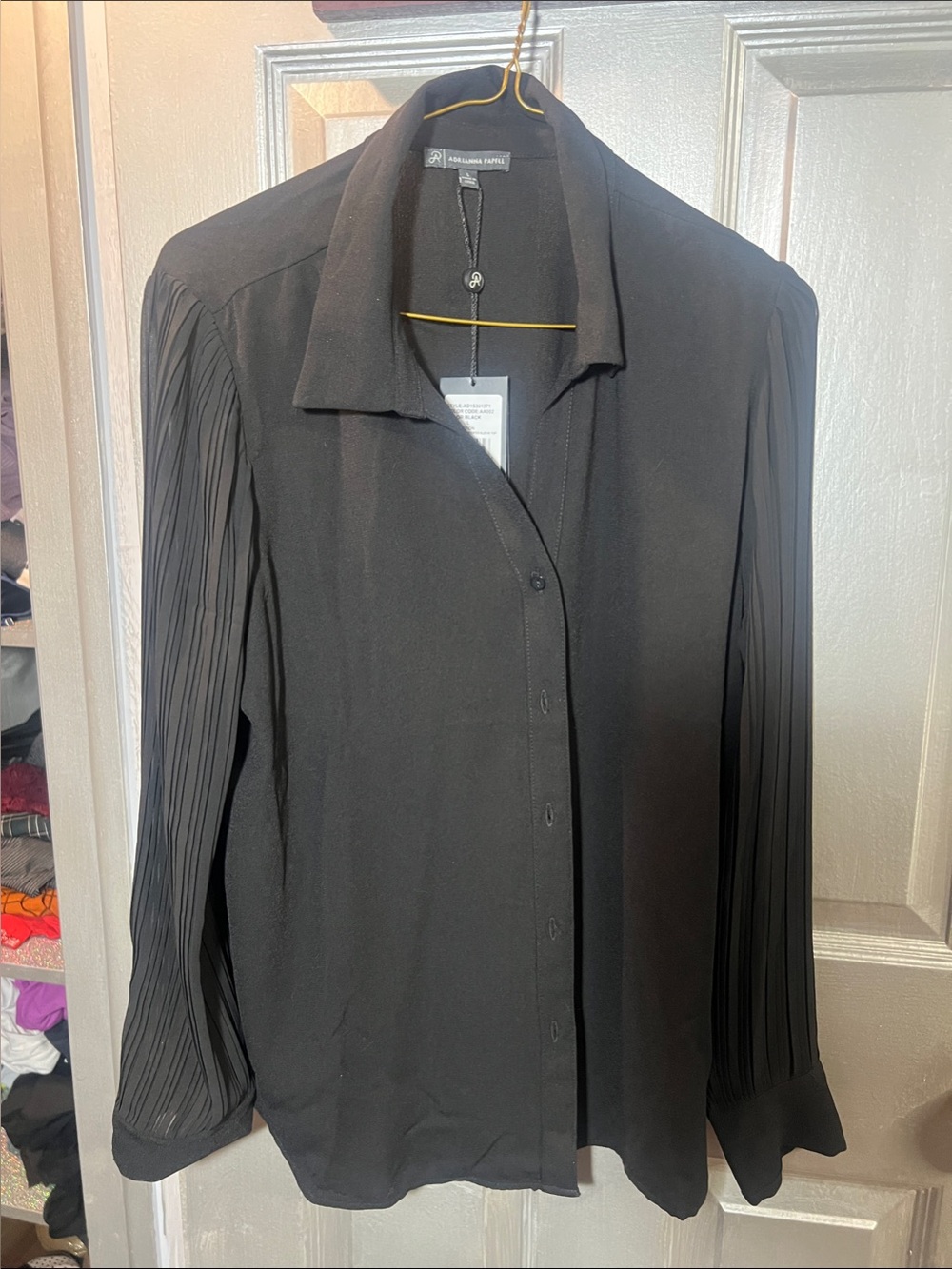 Adrianna Papell Black Pleated-Sleeve Button Blouse